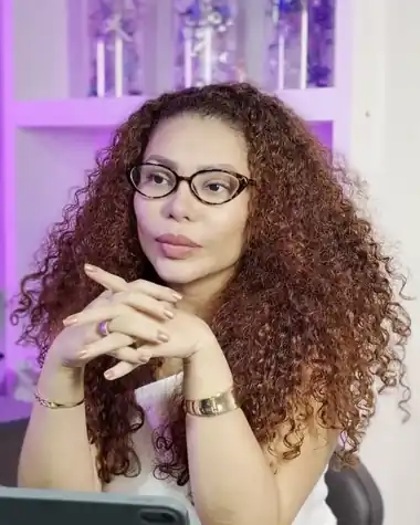 Dra. Ana Vitória Araújo em gravação real no consultório